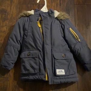 Carter’s like new 2T  parka jacket boys